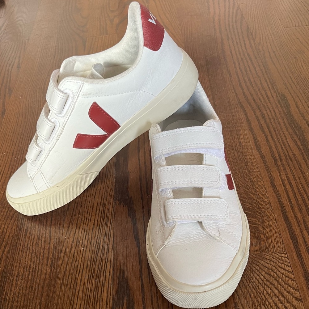 Vejas Recife Velcro Leather Sneaker
